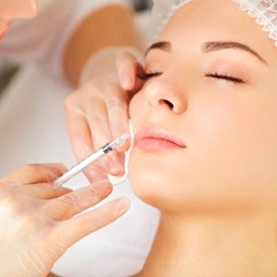 cosmetic dentist in Louisville, KY giving a patient BOTOX